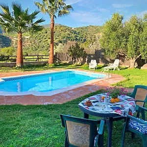 https://acogedora-casa-rural-en-zahara-de-la-sierra.es-andalucia.com